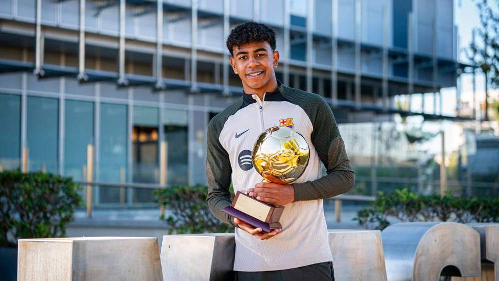 رسميا/ لامين يامال ينال جائزة "الفتى الذهبي" مقابل 488 نقطة من أصل 500