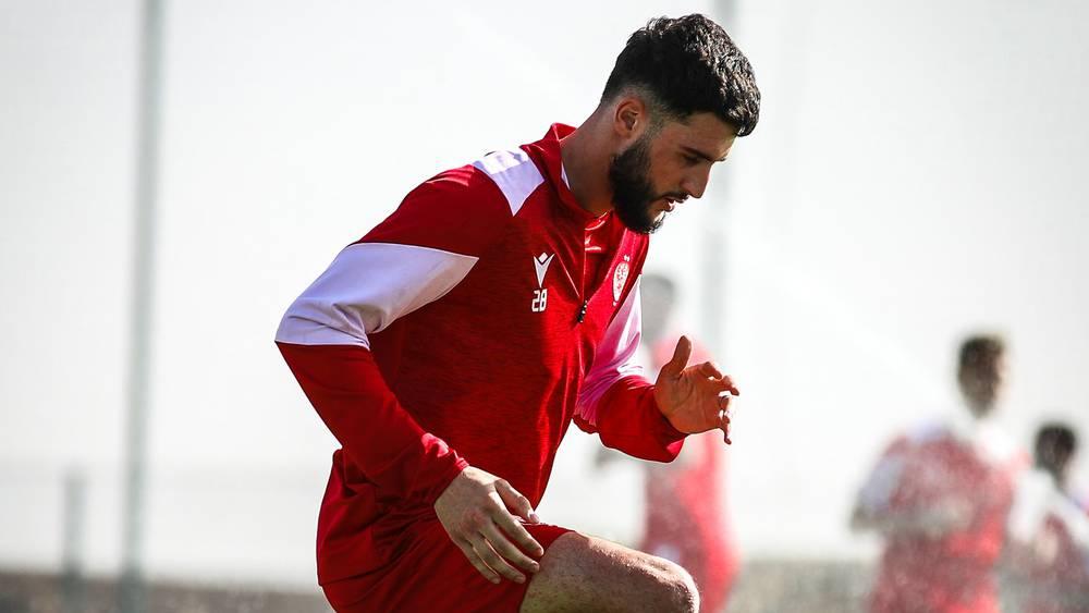 نسيم الشادلي يعود إلى قائمة الوداد أمام أولمبيك آسفي بعد اعتذاره من موكوينا