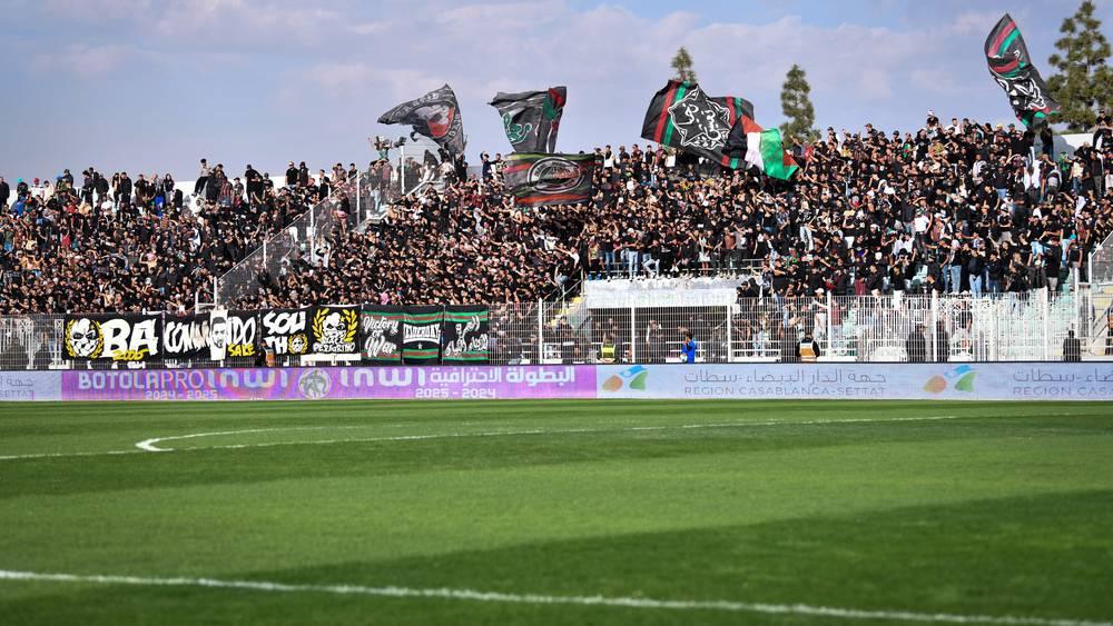 عربة تَقِلُّ مشجعين للجيش الملكي تتعرّض لحادثة سير لدى عودتها من برشيد إلى الرباط بعد مباراة ش. السوالم مُخلِّفة إصابات متفاوتة الخطورة