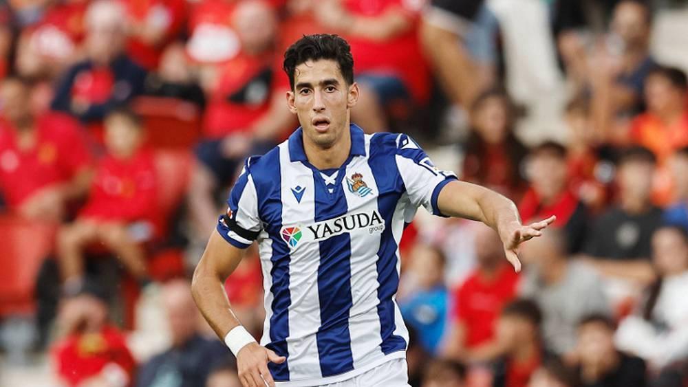 نايف أكرد يتوج بجائزة "لاعب الشهر" في ريال سوسيداد