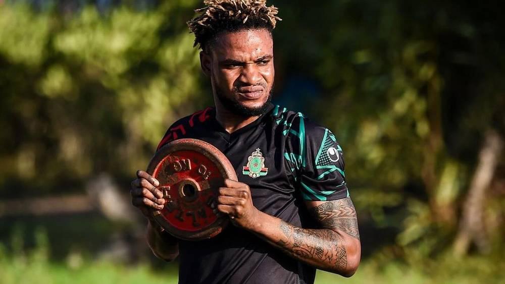 الجيش الملكي يعلن إصابة إينونغا بتمدد في عضلة الفخذ وغيابه عن الميادين لمدة تتراوح بين 2 و3 أسابيع