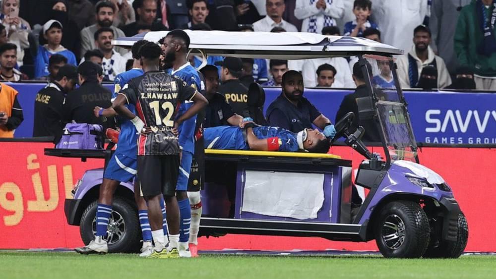 سالم الدوسري يتعرض لإصابة خطيرة والهلال السعودي يصدر بلاغا