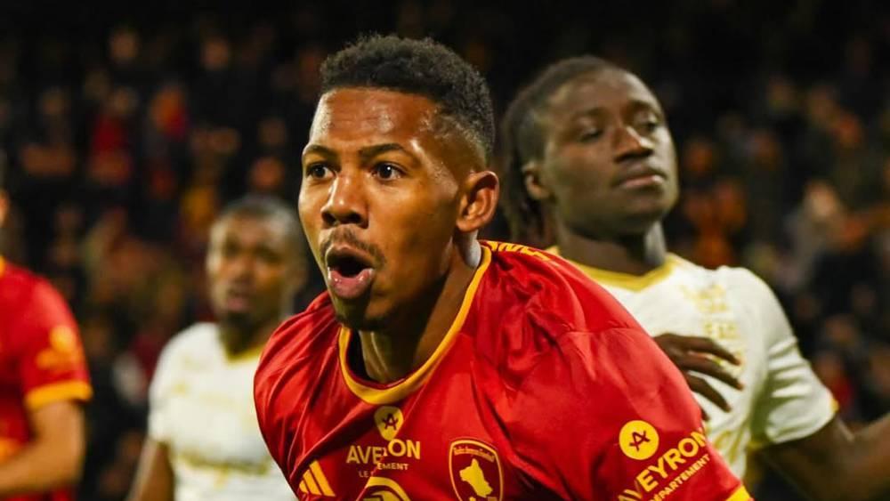 توفيق بن الطيب (لاعب روديز الفرنسي) لـ"البطولة": "الكرة الفرنسية تتطلّب اندفاعاً بدنياً أكبر وإيقاعاً أسرع وطموحي إنهاء الموسم ضِمن الهدّافين"