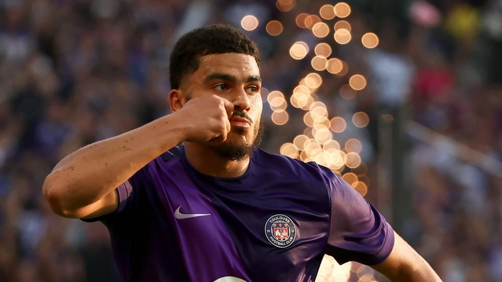 أبوخلال يُسجّل ويقود تولوز للتغلب على سانت إيتيان (2-1) في "الليغ 1"