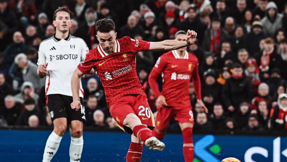 ليفربول ينجو من الهزيمة أمام فولهام (2-2) وأرسنال يرفض الهدية ويتعادل ضد إيفرتون (0-0)