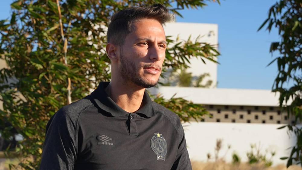 جماهير الرجاء تعاتب بوزوق وتطالبه بالرحيل والأخير يرد: "عطيوني وراقي نمشي"