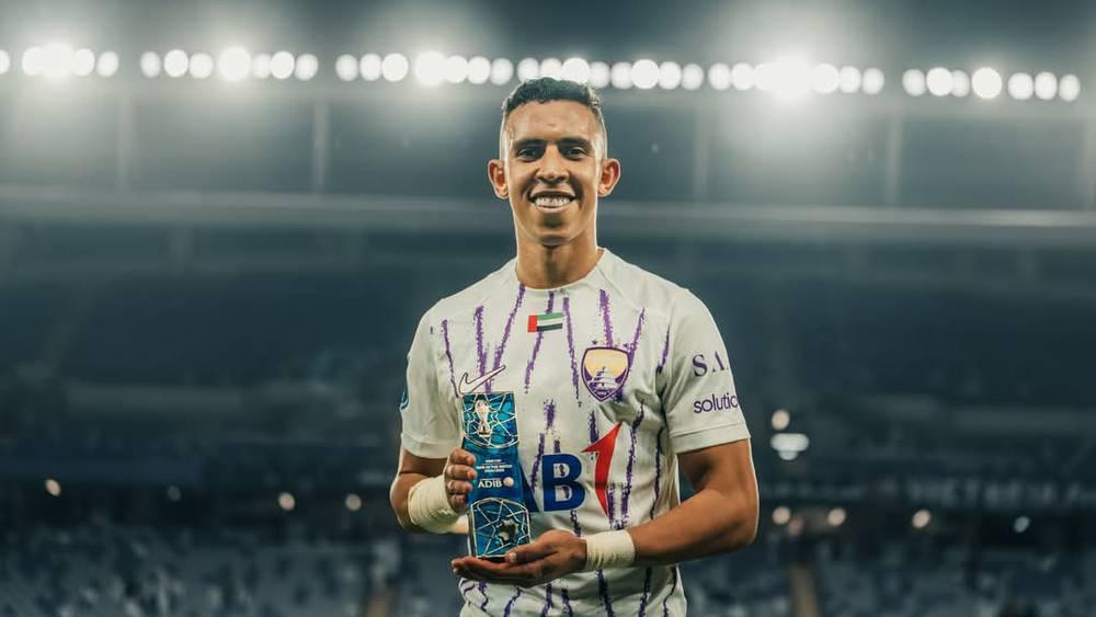 رحيمي يتفوق على عموتة في كأس الإمارات ويتوج بجائزة أفضل لاعب في مباراة العين والجزيرة