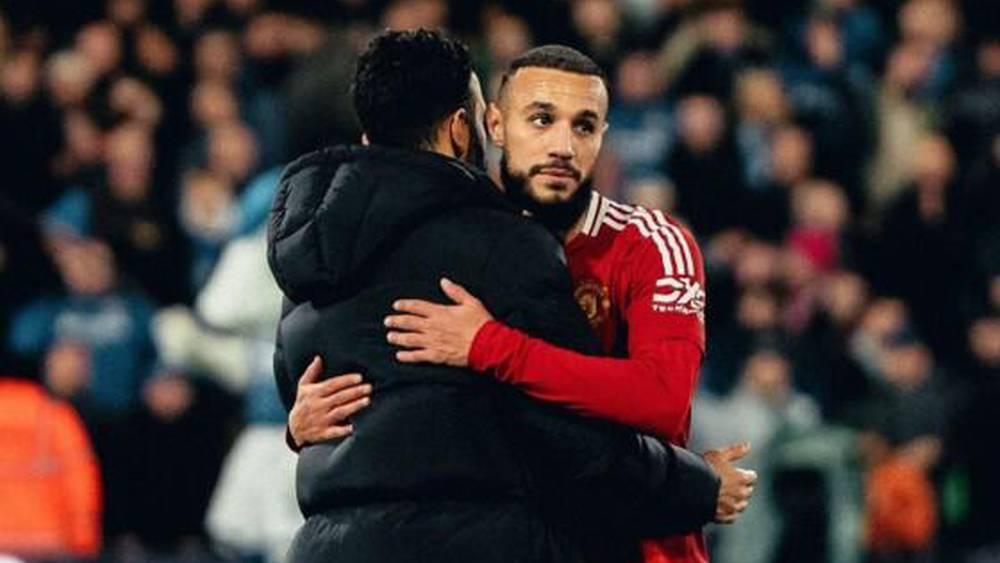 مدرب مانشستر يطالب زملاء مزراوي بالهدوء عند استقبال الأهداف