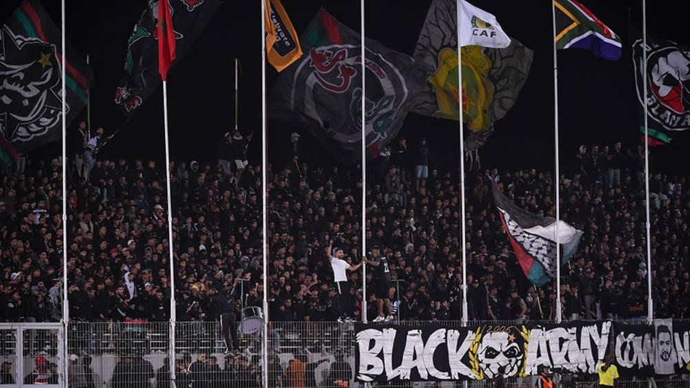 من بينها الامتناع عن استخدام الشماريخ وأشعة الليزر.. الجيش الملكي يدعو جماهيره إلى الالتزام داخل الملعب بالتوجيهات تفاديا للعقوبات