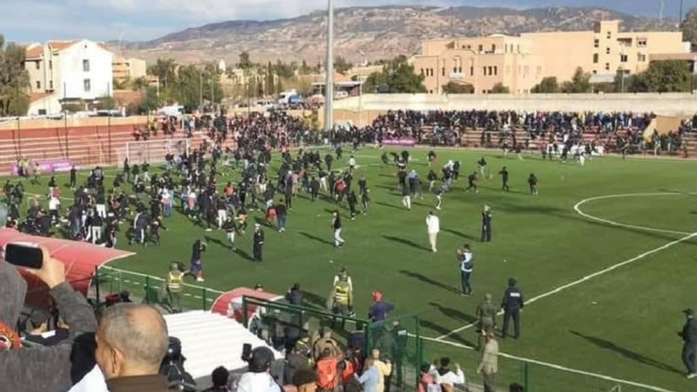 على خلفية أعمال شغب.. لجنة الانضباط تعاقب ش. أ. خنيفرة وك. المراكشي بـ10 مباريات دون جمهور وتغريمهما مبلغ 50 ألف درهم