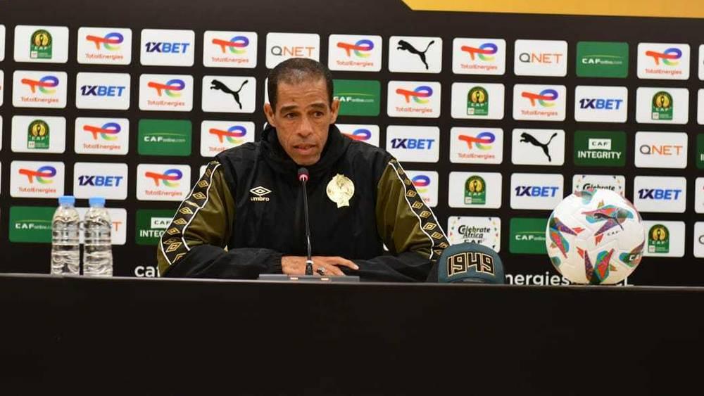 عبد الصادق: "أظهرت للاعبين صورتي بقميص الرجاء وأنا في سن الـ11 وواجهت لوحدي 16 فردا من طاقم سان داونز"