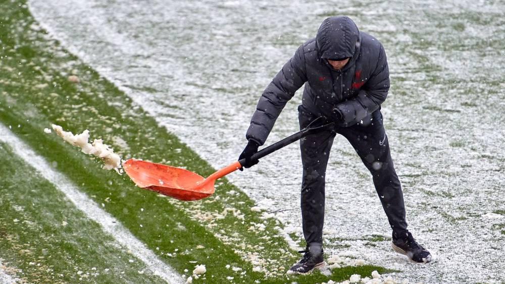 هل يتم تأجيل مباراة ليفربول ضد مانشستر يونايتد بسبب الثلوج؟