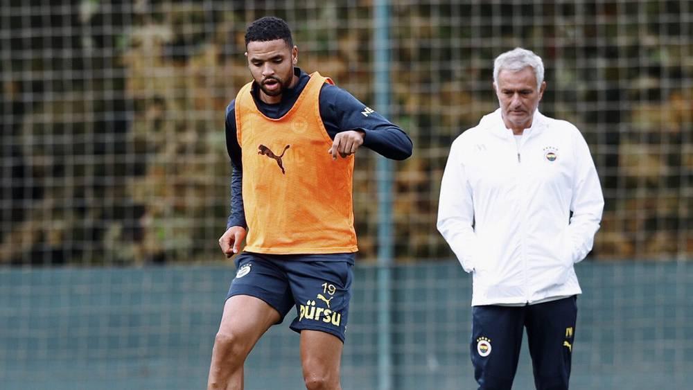 مورينيو: "النصيري ساهم بشكل كبير في تحسين القوة الهجومية لفنربخشة"