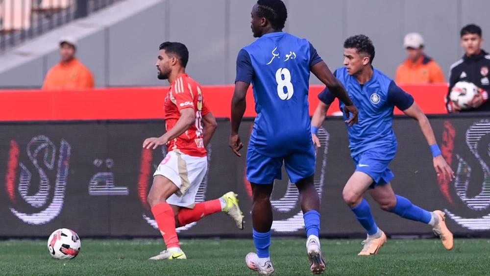 طبيب الأهلي: "عطية الله تعرض لقطع في الحاجب وكدمة في الوجه وتوجه إلى أحد المستشفيات لإجراء الفحوصات الطبية اللازمة"