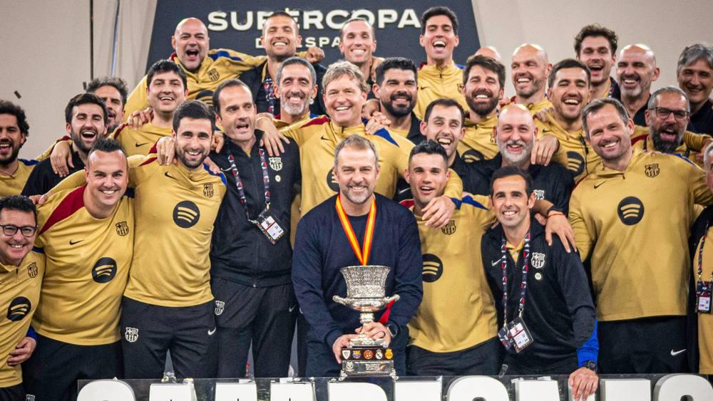 فليك: "تُوجنا باللقب على حساب أحد أفضل الفرق في العالم"