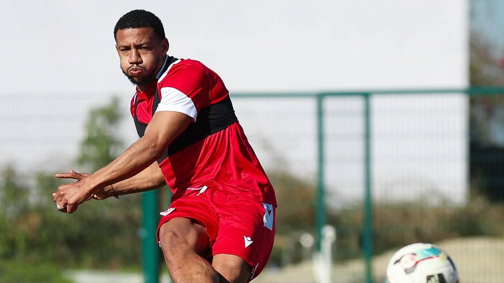 فهد موفي يخوض أول حصة تدريبية بقميص الوداد الرياضي