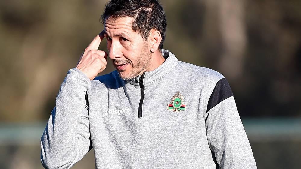 جميل بنواحي يعوض فيلود في الندوة الصحفية الخاصة بمواجهة الجيش الملكي أمام سان داونز وتوميسانغ يرافقه