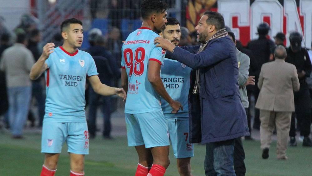 بنشريفة: "'الماط' خرج من وضعية صعبة ويجب رفع المنع لأن دكة احتياط الفريق كلها شباب ولا يمكن وضعهم تحت الضغط"