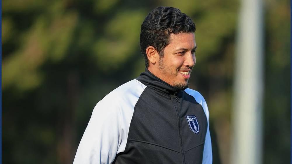 جابري (مدرب اتحاد يعقوب المنصور) لـ"البطولة": "الفوز على الكوكب المراكشي رفع علينا الضغط وأتمنى أن نواصل في مسار تصاعدي لضمان البقاء في القسم الثاني رغم احتلالنا المركز الثاني"