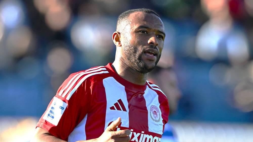 الكعبي يُسجّل هدفاً ويقود أولمبياكوس إلى الفوز على أتروميتوس (2-1) مُنفرداً بصدارة هدّافي الدوري اليوناني (13 هدفاً)