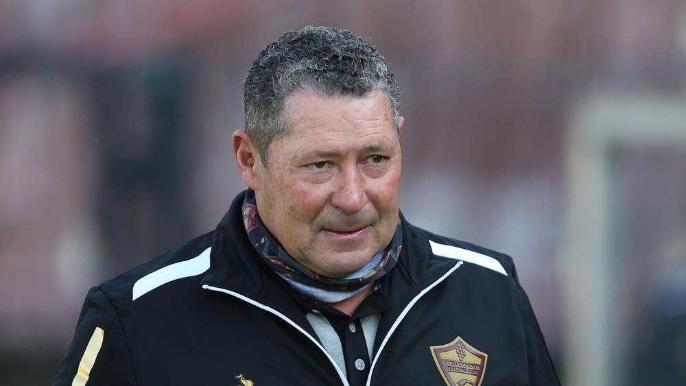 مدرب ستيلينبوش: "نهضة بركان يتمتع بجودة كبيرة لهذا يتصدر ترتيب كأس الكونفدرالية والبطولة الاحترافية"