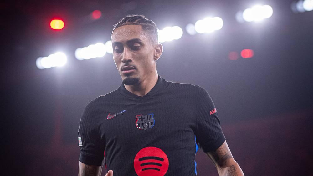 الشرطة تتدخل لإنهاء شجار بين لاعبي برشلونة وبنفيكا بعد المباراة ورافينيا يُعلق: "لقد قاموا بإهانتي وفعلت نفس الأمر"