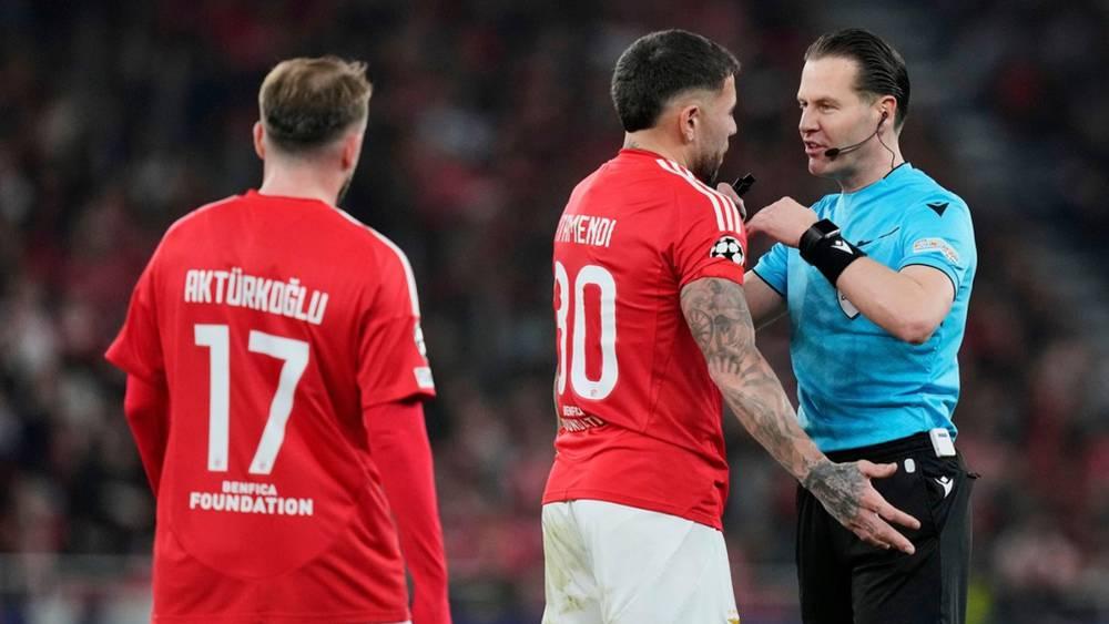 روي كوستا رئيس بنفيكا ينفجر غضبًا وينزل إلى غرفة الحكام احتجاجًا على التحكيم ضد برشلونة!