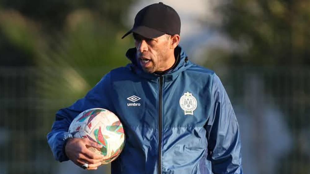 عبد الصادق: "لاعبو الرجاء يعانون من الضغط وهناك من يتحجج بالإصابة لتجنب المشاركة في المباريات"