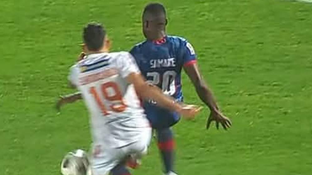 رضوان جيد: "ركلة جزاء أولمبيك آسفي أمام نهضة بركان واضحة والفار كان يجب أن يتدخل"