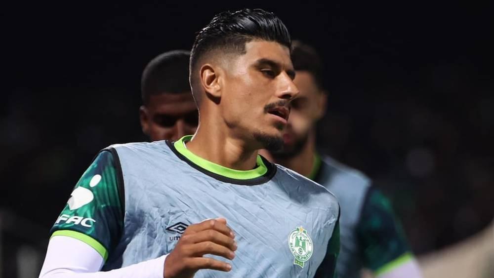 خفيفي مرشح لمغادرة الرجاء على طريقة الزنيتي