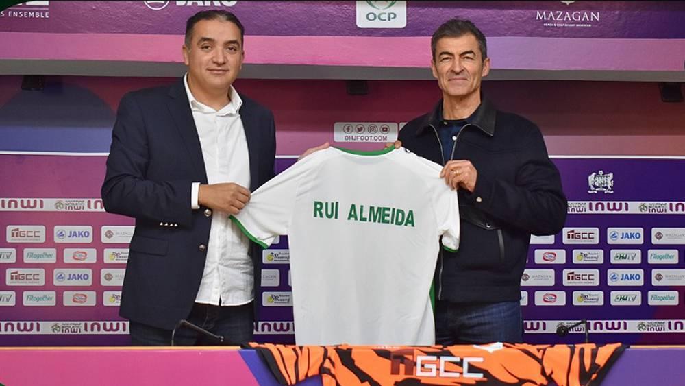 رسميا/ الدفاع الجديدي يعلن تعيين البرتغالي روي ألميدا مدربا جديدا للفريق خلفا لعبوب