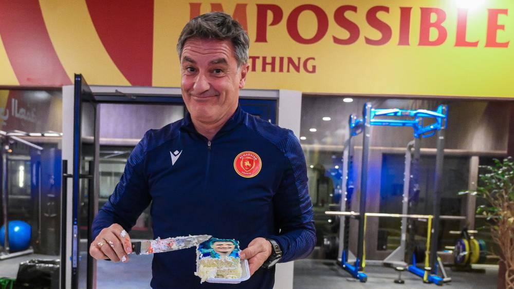 مدرب القادسية السعودي في تصريح "طريف": "لا أهاب مواجهة الهلال لكنني أخاف من زوجتي فقط"