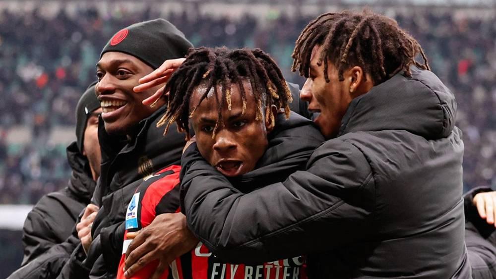 ميلان يحقق فوزا "مثيرا" على بارما (3-2) بهدف في الدقيقة 90+5'