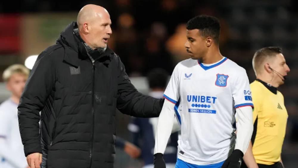 كليمنت (مدرب رينجرز) موضحا سبب استبدال إيغامان أمام سانت جيلواز: "لقد بدأ يشعر بالتعب لذلك أدخلنا لاعبا آخرا مكانه"