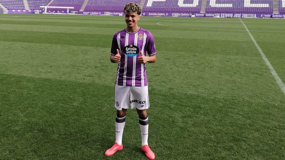 أزنو: "أنا لاعب يحب المراوغة والدفاع معا.. جئت لبلد الوليد لأحظى بدقائق أكبر وأساعد النادي على البقاء في الليغا"