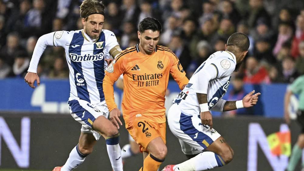 صحيفة "أس"/ براهيم دياز يُقاتل على الرسمية داخل ريال مدريد رغم حضور مبابي وفينيسيوس ورودريغو وبيلينغهام