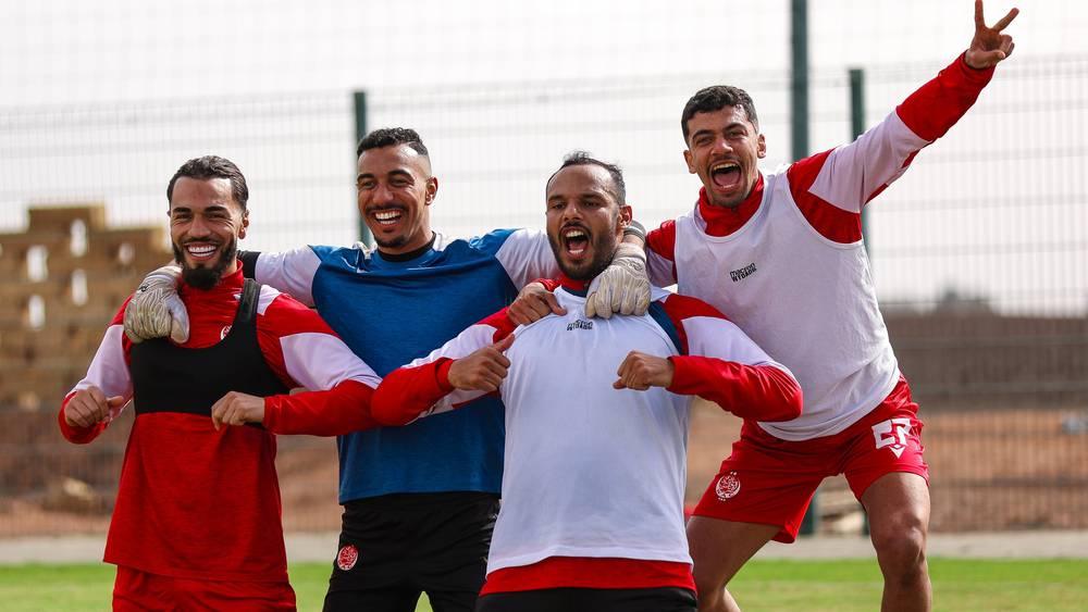 تشكيلة الوداد أمام الحسنية.. بنعبيد في حراسة المرمى وحضور أساسي لآرثور وبوهرة ومايلولا يقود الهجوم