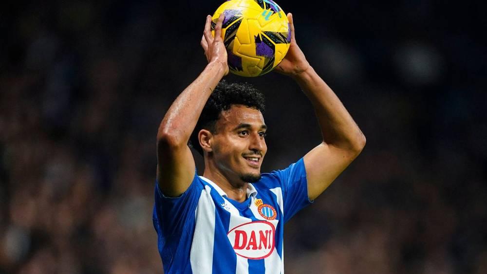 الركراكي يعيد النظر في موقفه من مدافع إسبانيول عمر الهيلالي