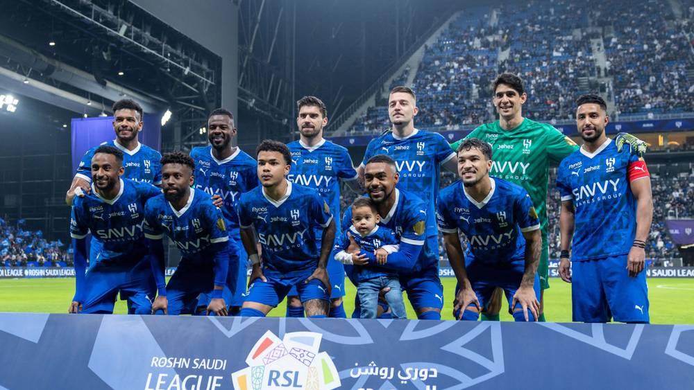 الهلال يحتج على التحكيم في السعودية ويطالب باعتماد حكام أجانب