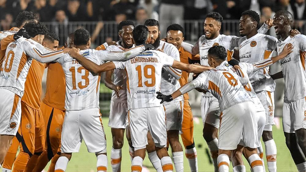 من أصل 9 مباريات متبقية.. نهضة بركان يحتاج إلى 5 انتصارات (15 نقطة) للتتويج رسمياً بالدوري دون النظر إلى نتائج الأندية المُطارِدة