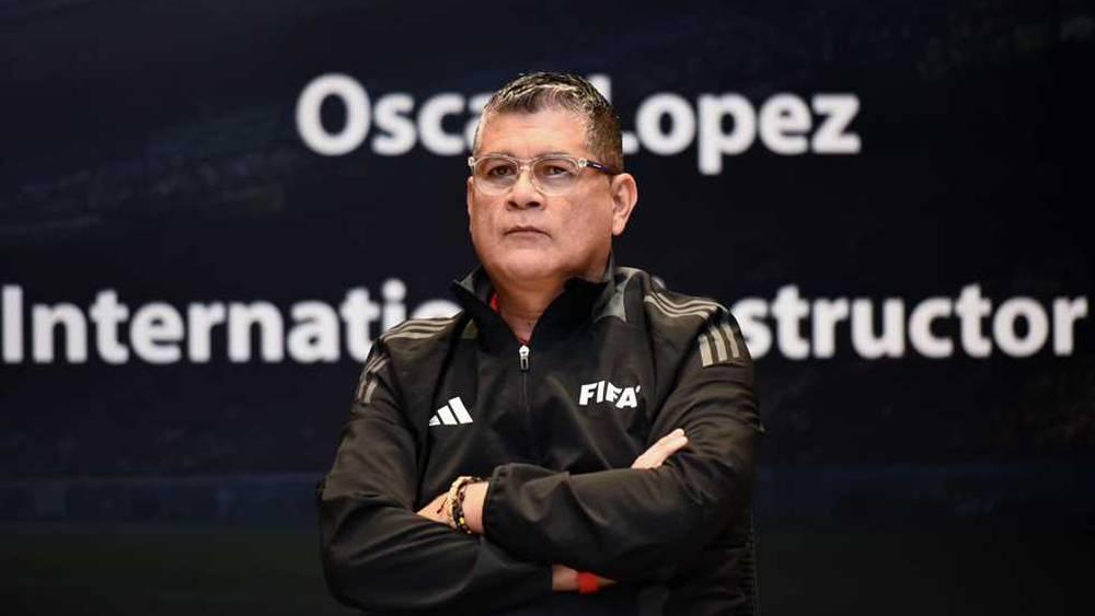 الاتحاد المصري لكرة القدم يُعيّن الكولومبي أوسكار رويز رئيساً للجنة الحكام المصرية