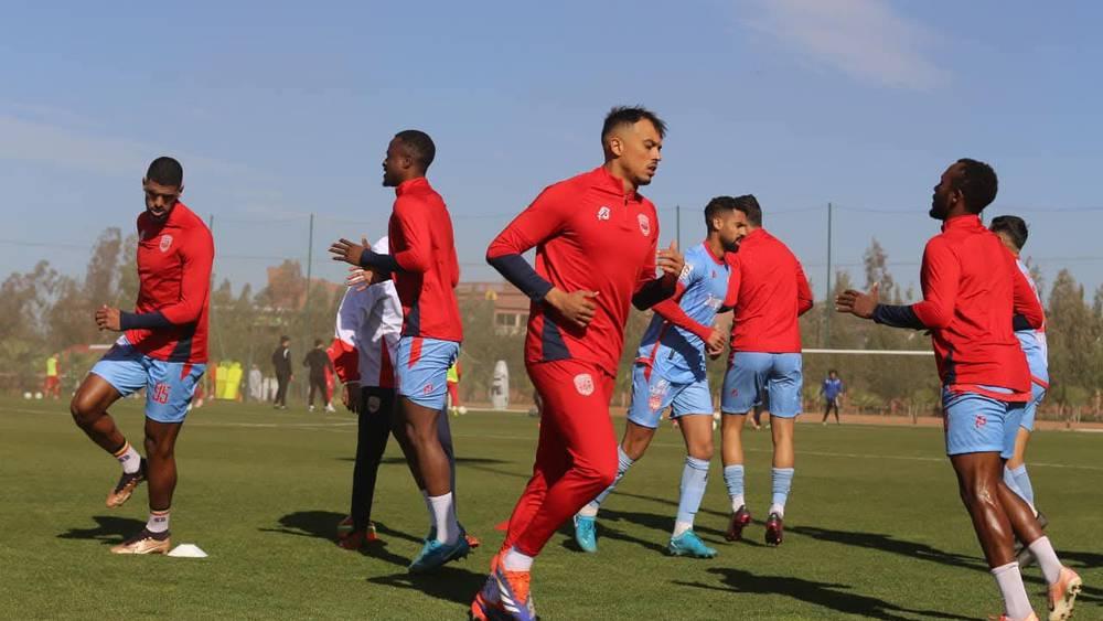 النادي المكناسي يختتم استعداداته بإجراء آخر حصة تدريبية في الدار البيضاء تأهبا لمواجهة الوداد