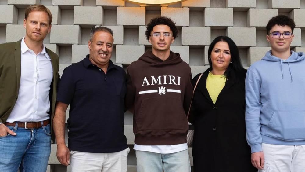 والد الطالبي: "الاتحاد البلجيكي لم يطمئن عن إبني عندما أصيب عكس الجامعة المغربية التي تواصلت معه لإقناعه بالقدوم إلى الرباط"