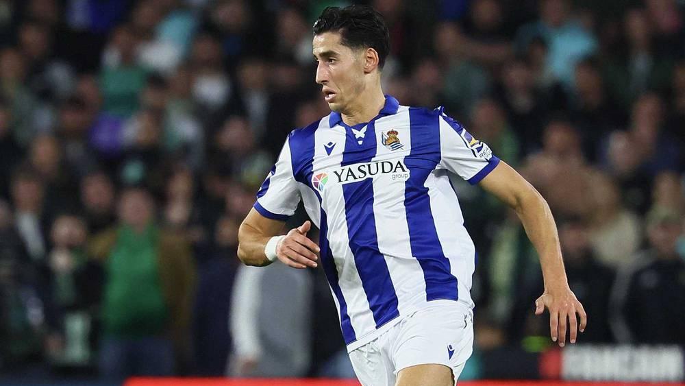 تراكم الإنذارات يغيب أكرد عن مواجهة ريال سوسيداد وبرشلونة في "الليغا"