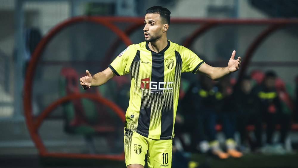 المغرب الفاسي بدون خدمات لاعبه زكرياء فاتي أمام الرجاء الرياضي بسبب وعكة صحية