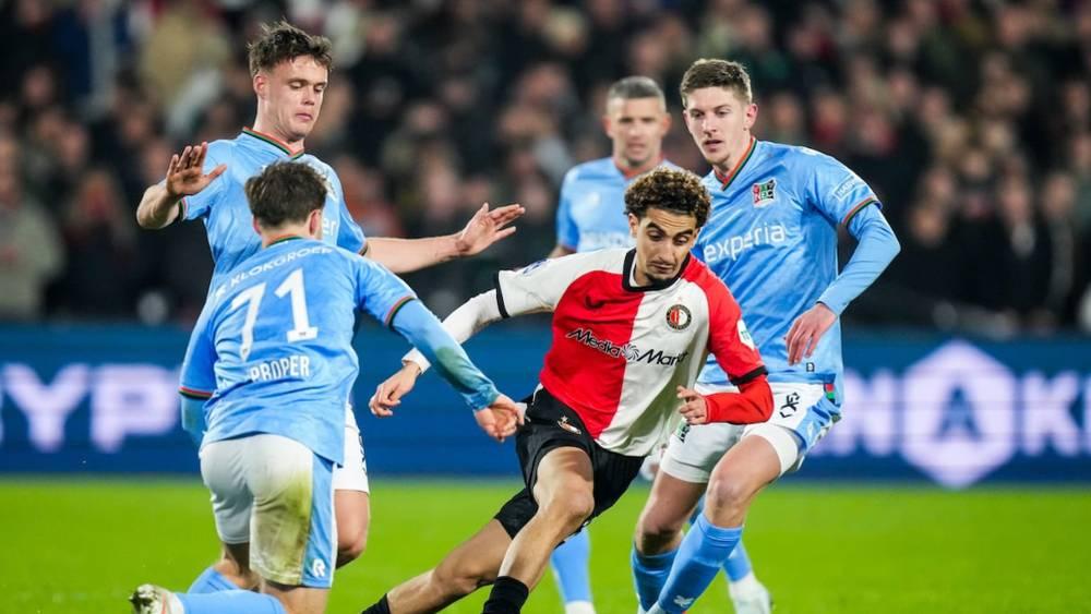 الأحمدي يشيد بأداء أسامة ترغالين في أول مباراة له مع فاينورد