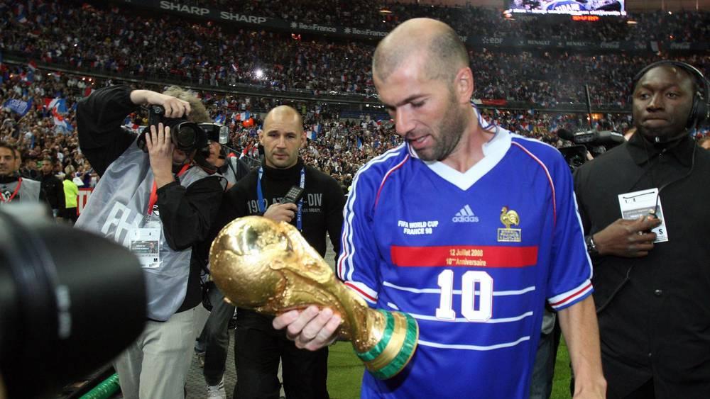 عرض قميص زيدان بنهائي "مونديال 98" في مزاد مقابل 30 ألف يورو!