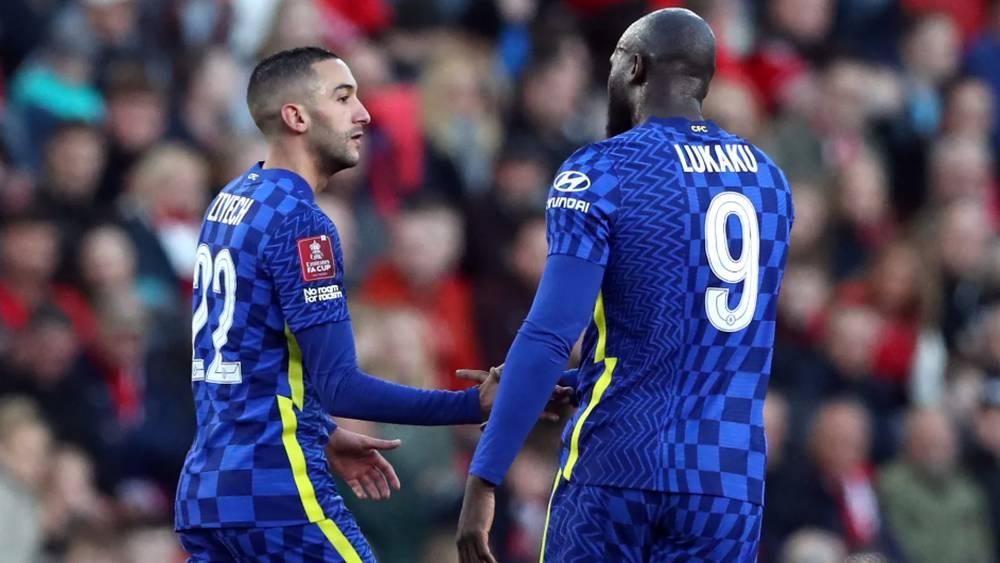 لوكاكو متحدثا عن معاناته في تشيلسي رفقة زياش: "أجبرونا على تغيير ملابسنا في غرفة فريق الشباب ورأيت أشياء لم أكن أتخيلها"