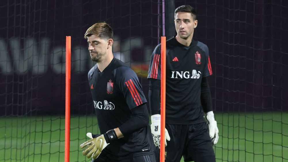 كاستيلس (حارس القادسية) يعلن انسحابه من المنتخب البلجيكي اعتراضا على عودة كورتوا