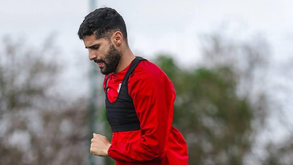 بوشتة يعود إلى التداريب الجماعية للوداد والفريق يستعيد خدماته أمام اتحاد طنجة